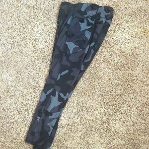 Black/gray Athleta Camo Leggings